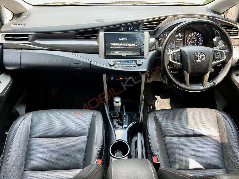Mobil Toyota Kijang Innova 2021