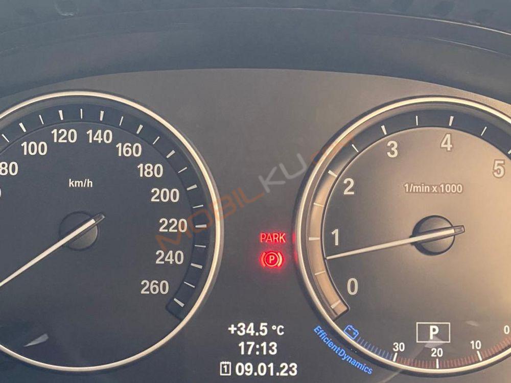 Mobil BMW 5 Series 2010