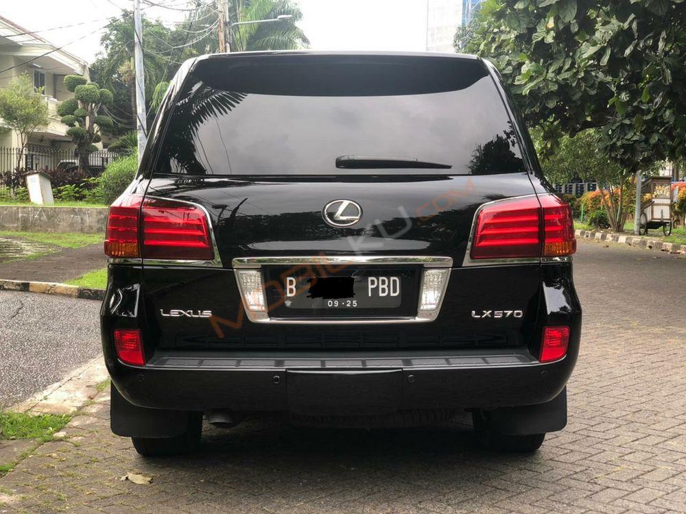 Mobil Lexus LX 2010