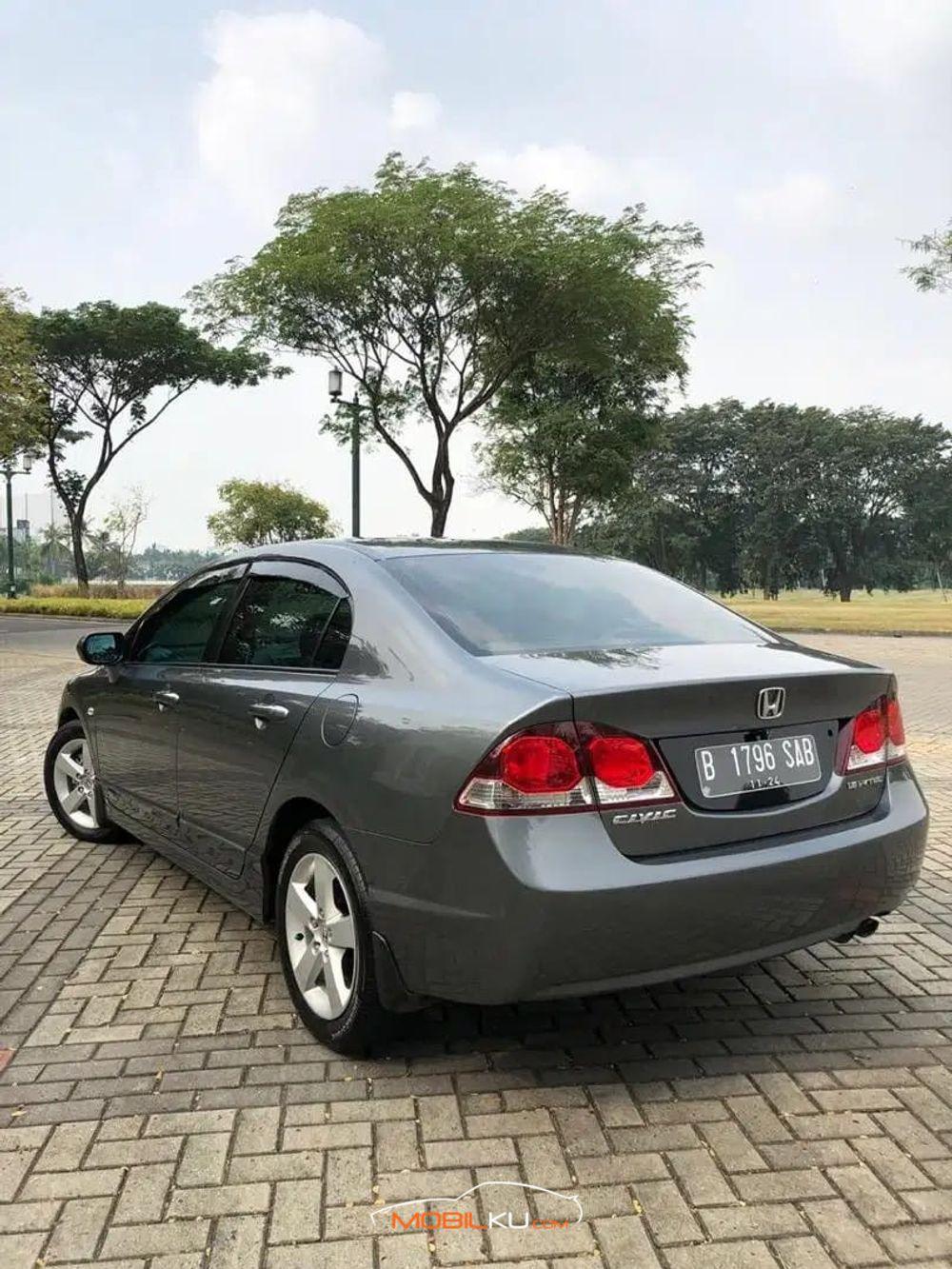 Mobil Honda Civic Sedan 2009