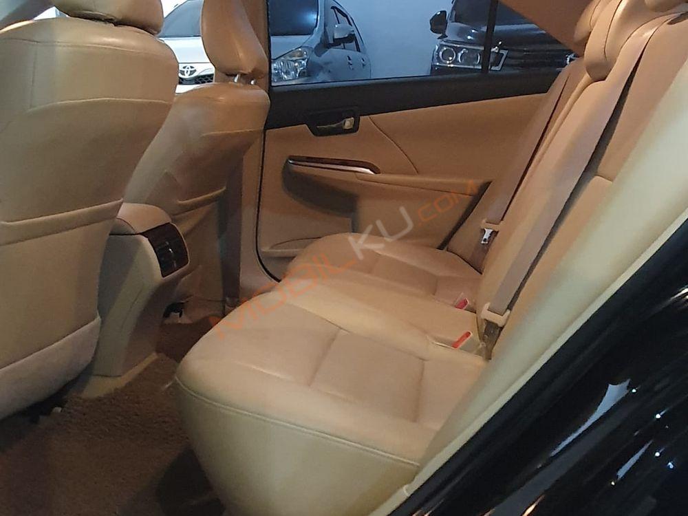 Mobil Toyota Camry 2012