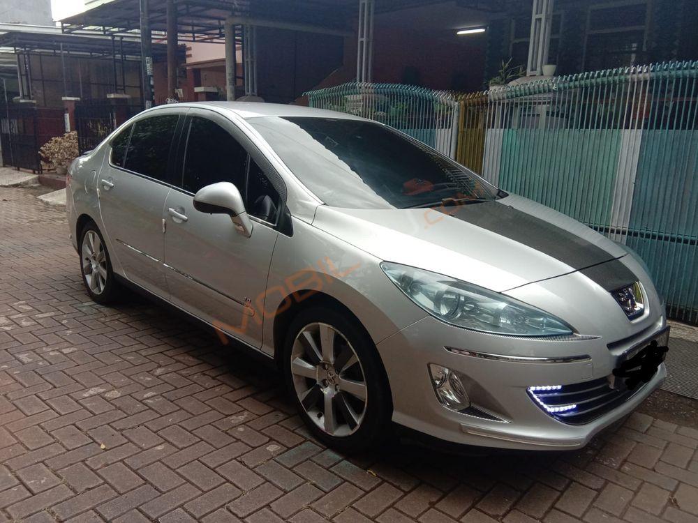 Mobil Peugeot 408 2012