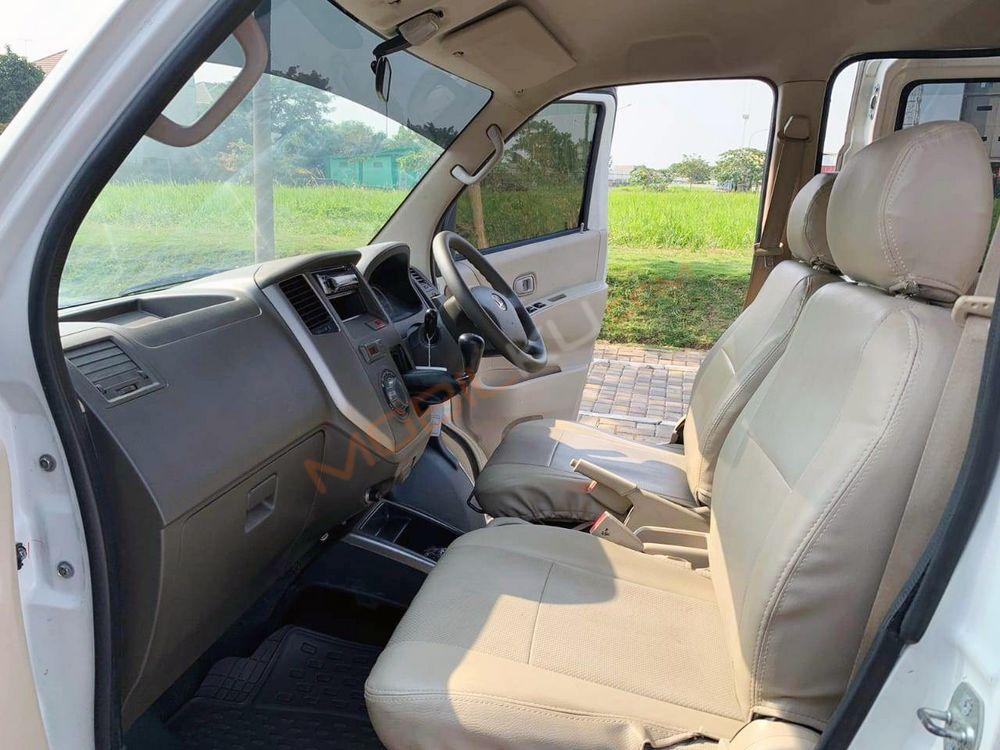 Mobil Daihatsu Luxio 2015