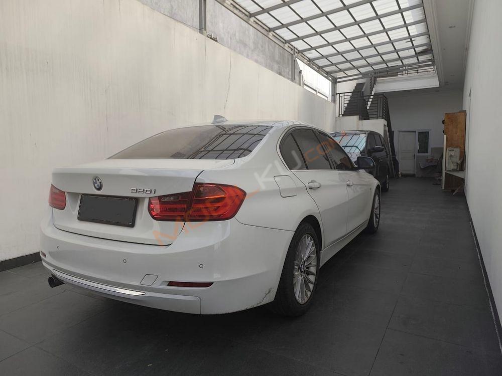 Mobil BMW 3 Series 2014