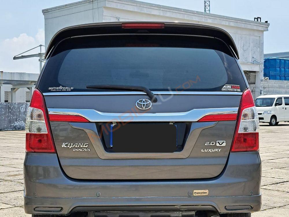 Mobil Toyota Kijang Innova 2014