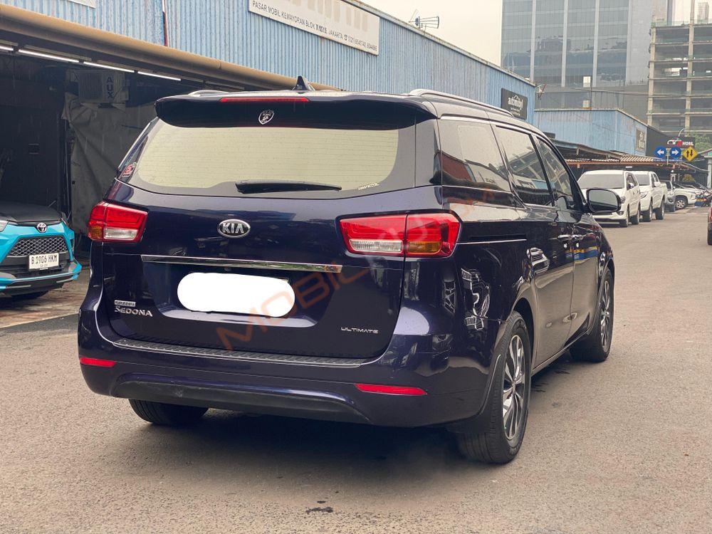 Mobil Kia Sedona 2017