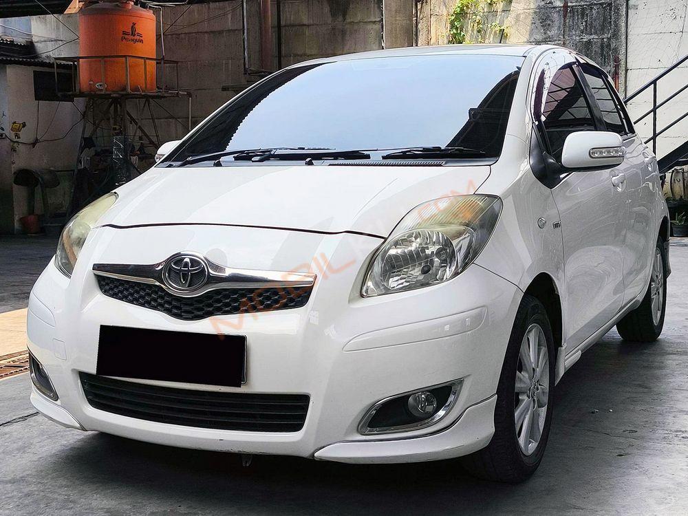 Mobil Toyota Yaris 2011