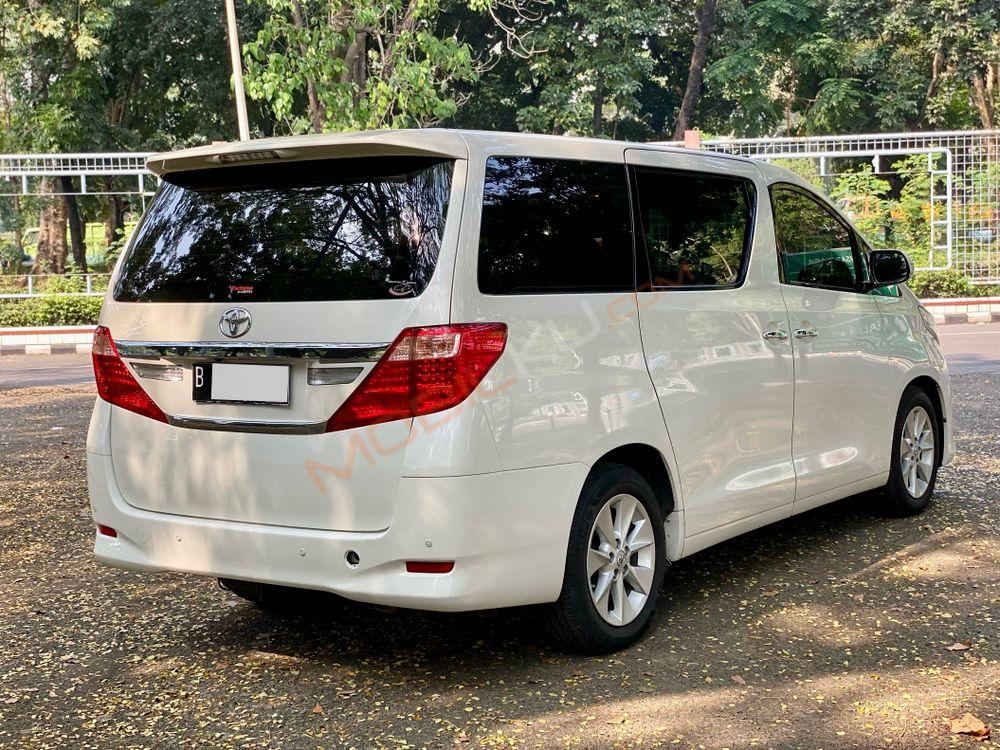 Mobil Toyota Alphard 2012