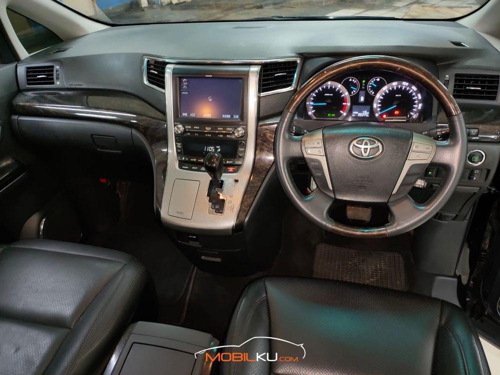 Mobil Toyota Alphard 2013