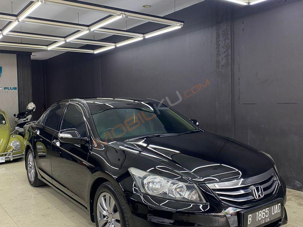 Mobil Honda Accord 2011