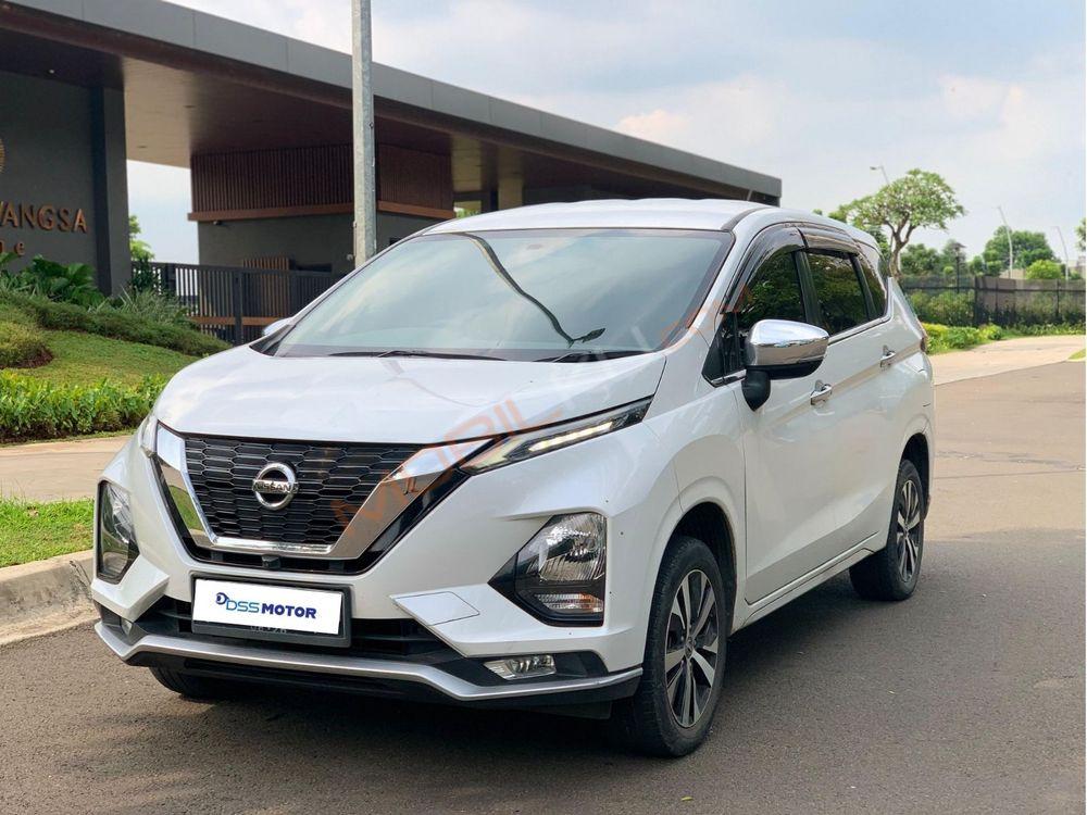 Mobil Nissan Livina 2021