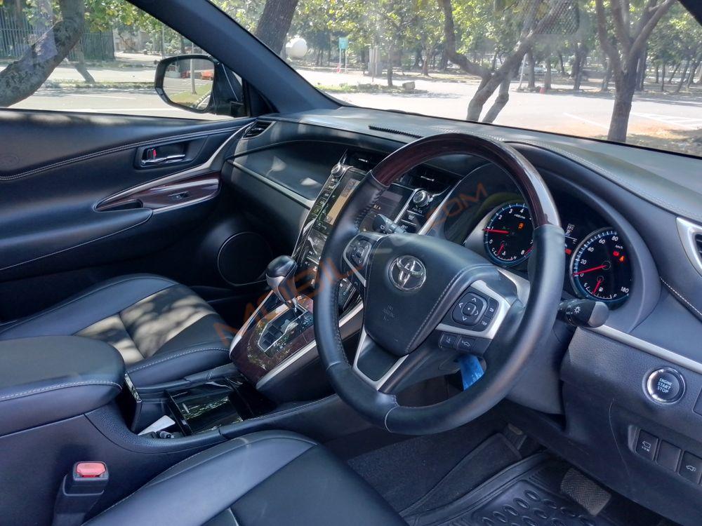 Mobil Toyota Harrier 2014