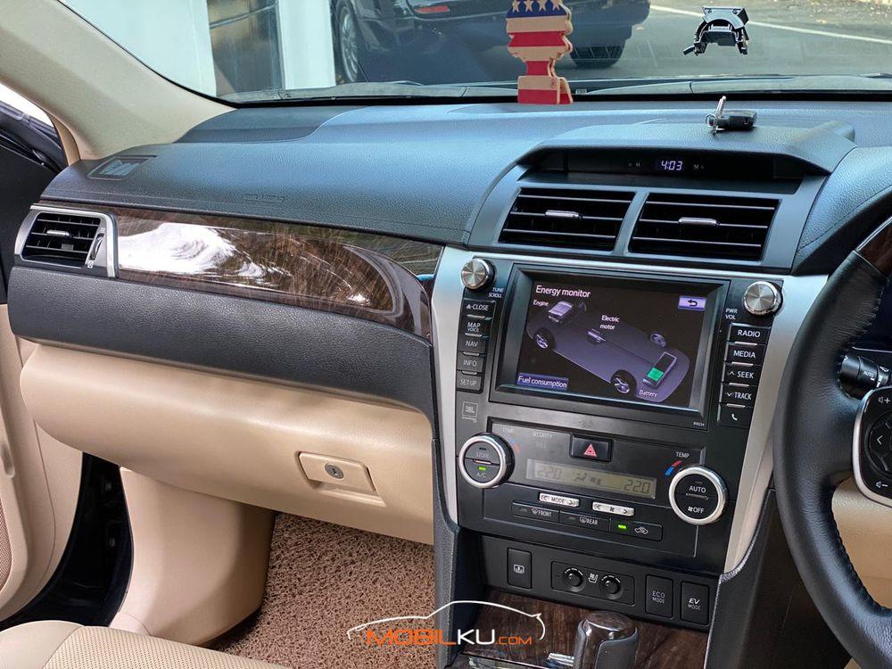 Mobil Toyota Camry 2012