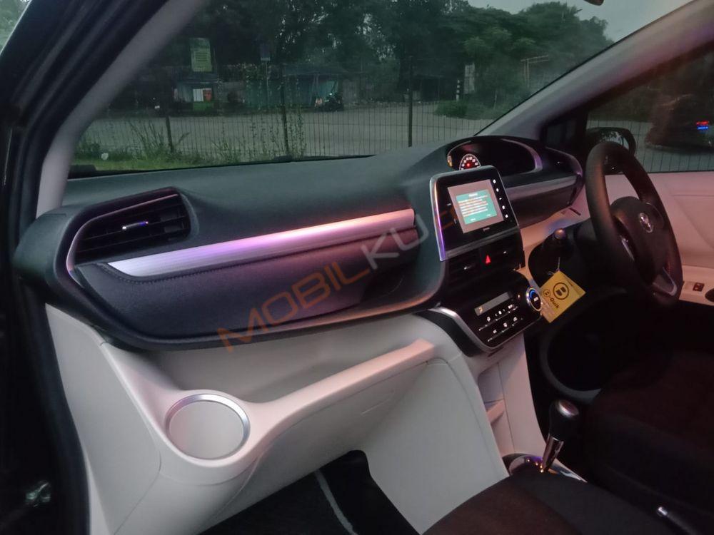 Mobil Toyota Sienta 2017