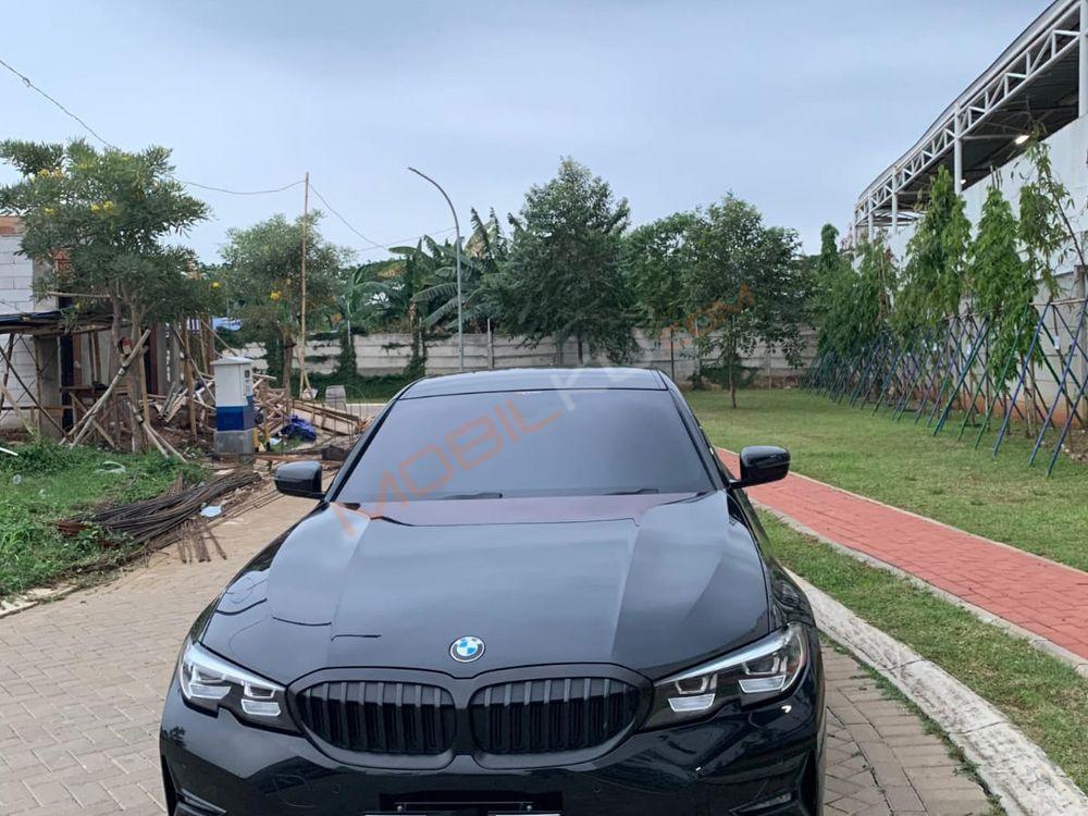 Mobil BMW 3 Series 2022