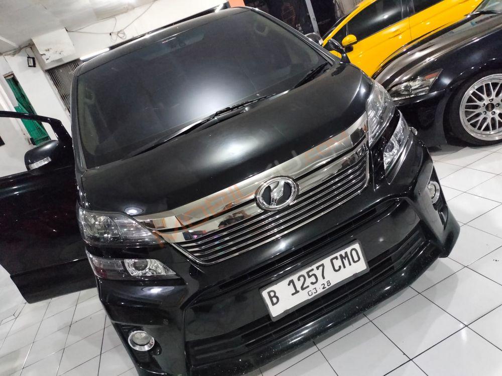 Mobil Toyota Vellfire 2013