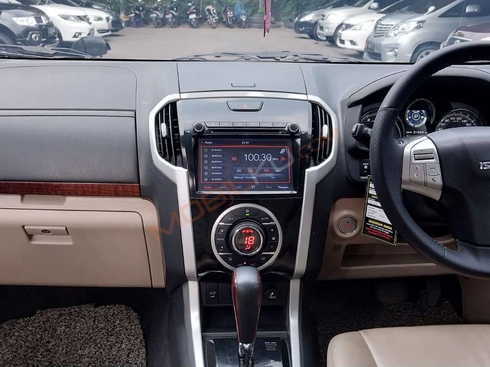 Mobil Isuzu MU-X 2017