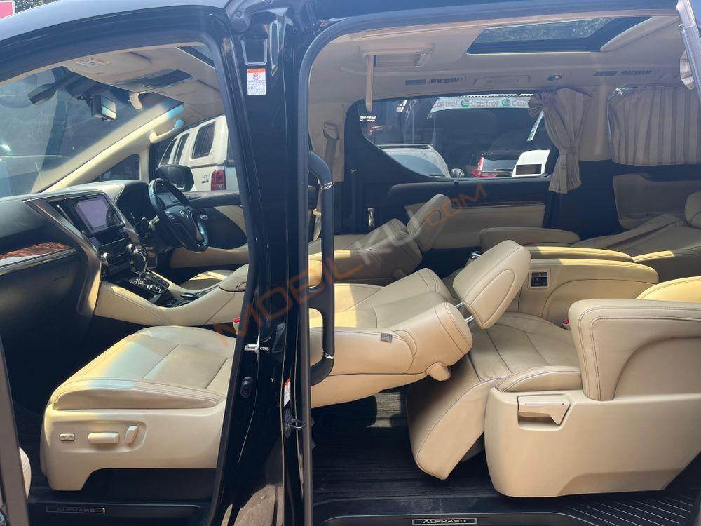 Mobil Toyota Alphard 2019