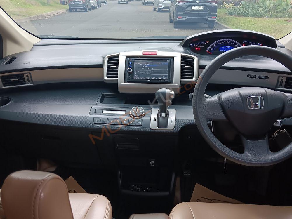 Mobil Honda Freed 2012