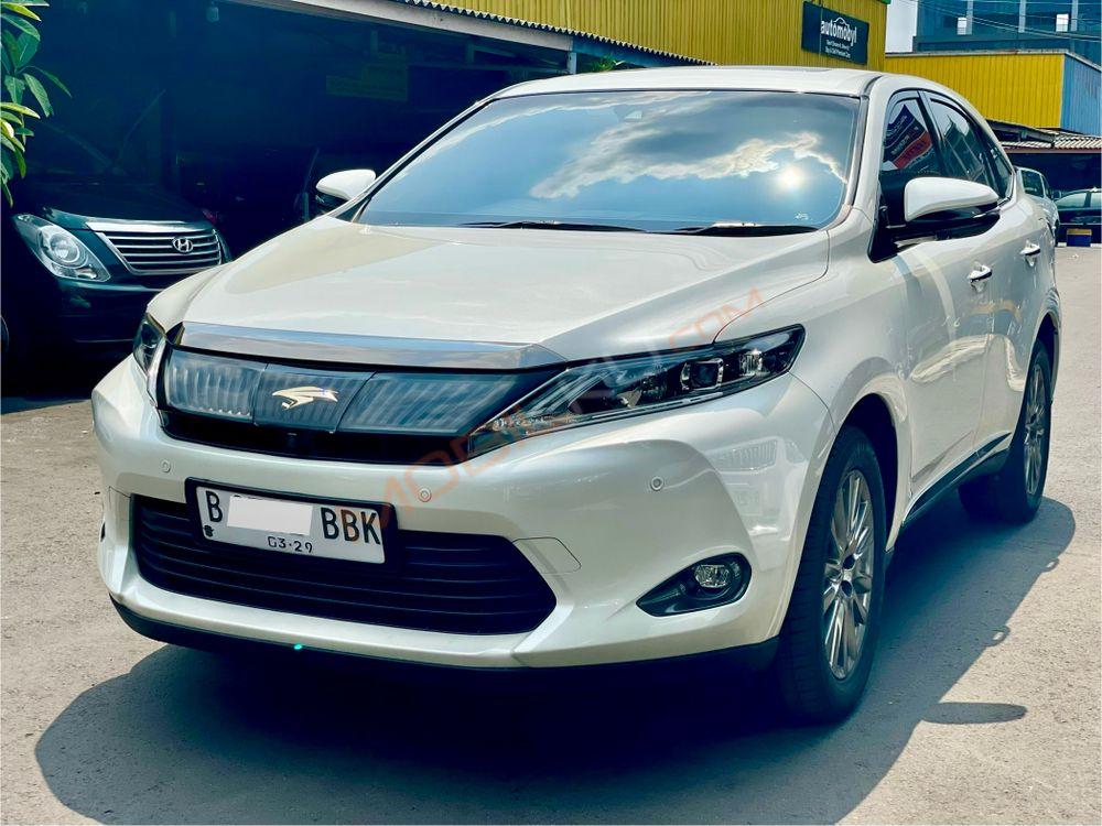 Mobil Toyota Harrier 2014