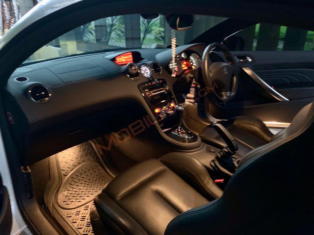 Mobil Peugeot RCZ 2013