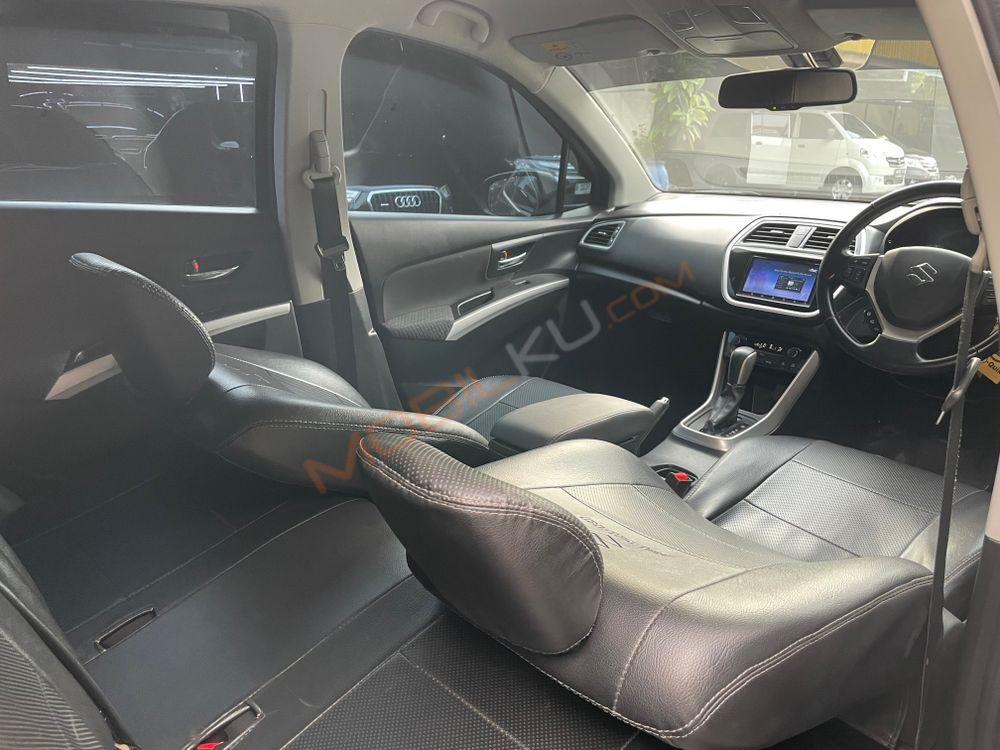 Mobil Suzuki SX4 2017