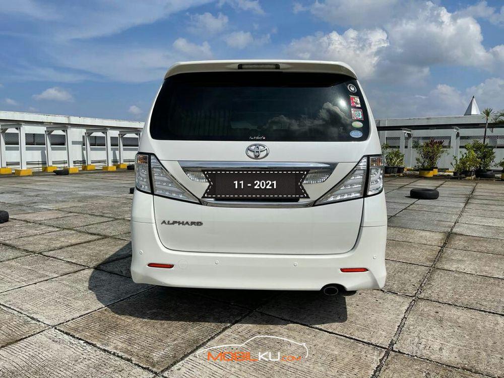 Mobil Toyota Alphard 2010