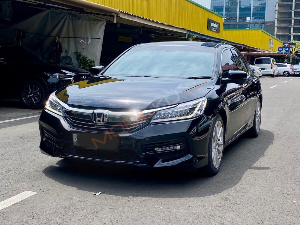 Mobil Honda Accord 2016