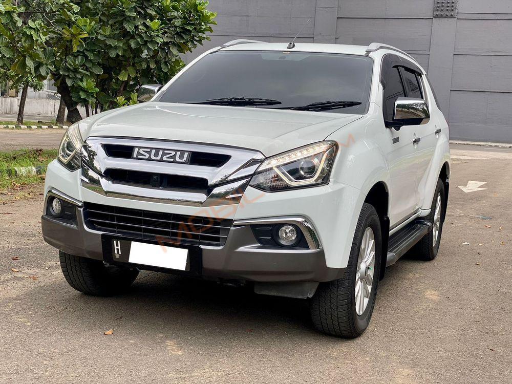 Mobil Isuzu MU-X 2017