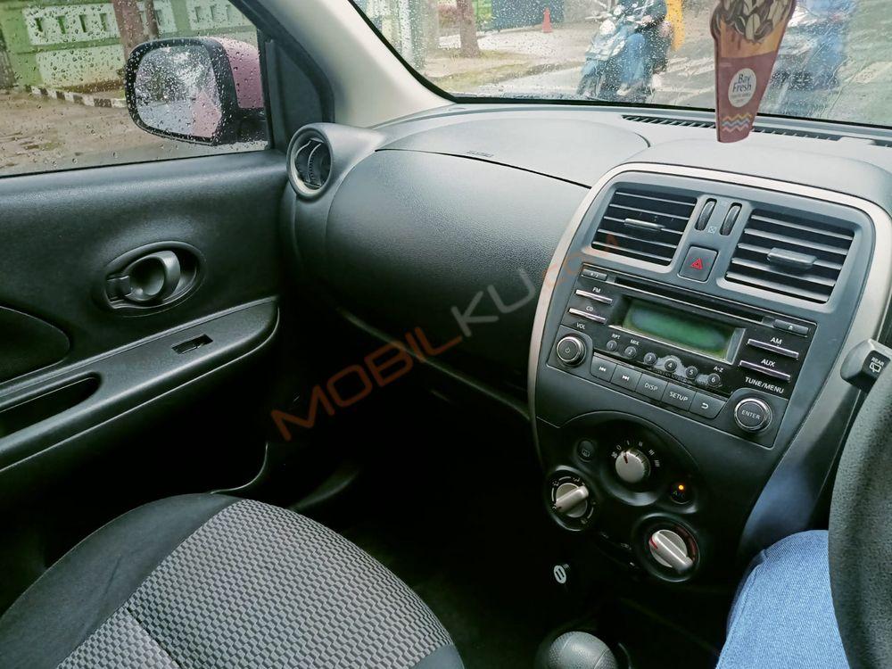 Mobil Nissan March 2014