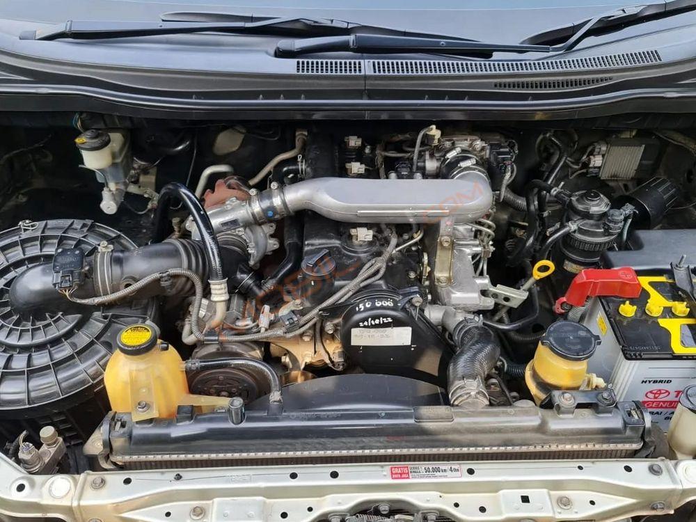 Mobil Toyota Kijang Innova 2012