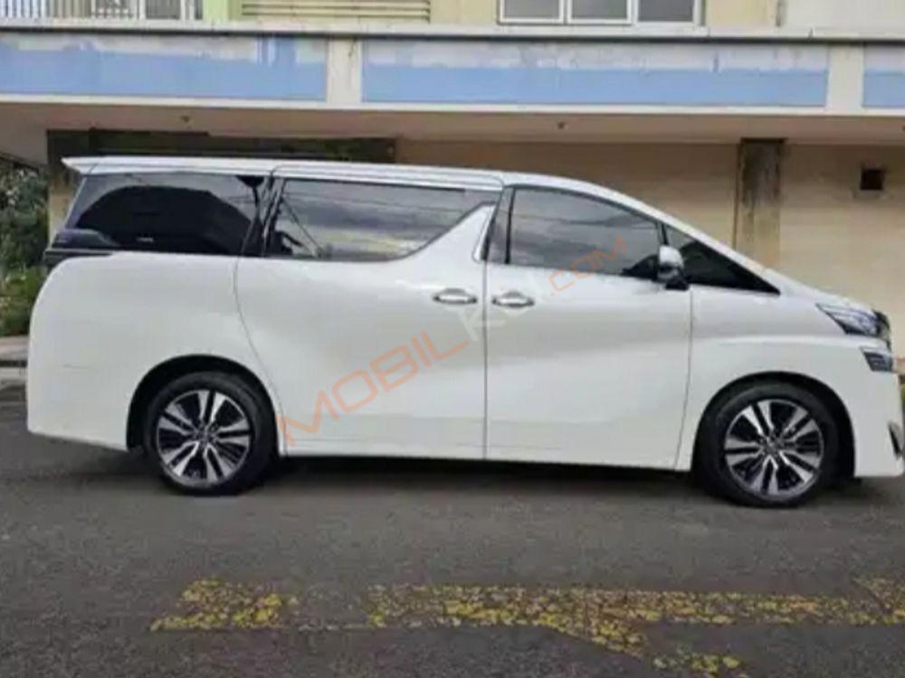 Mobil Toyota Vellfire 2018