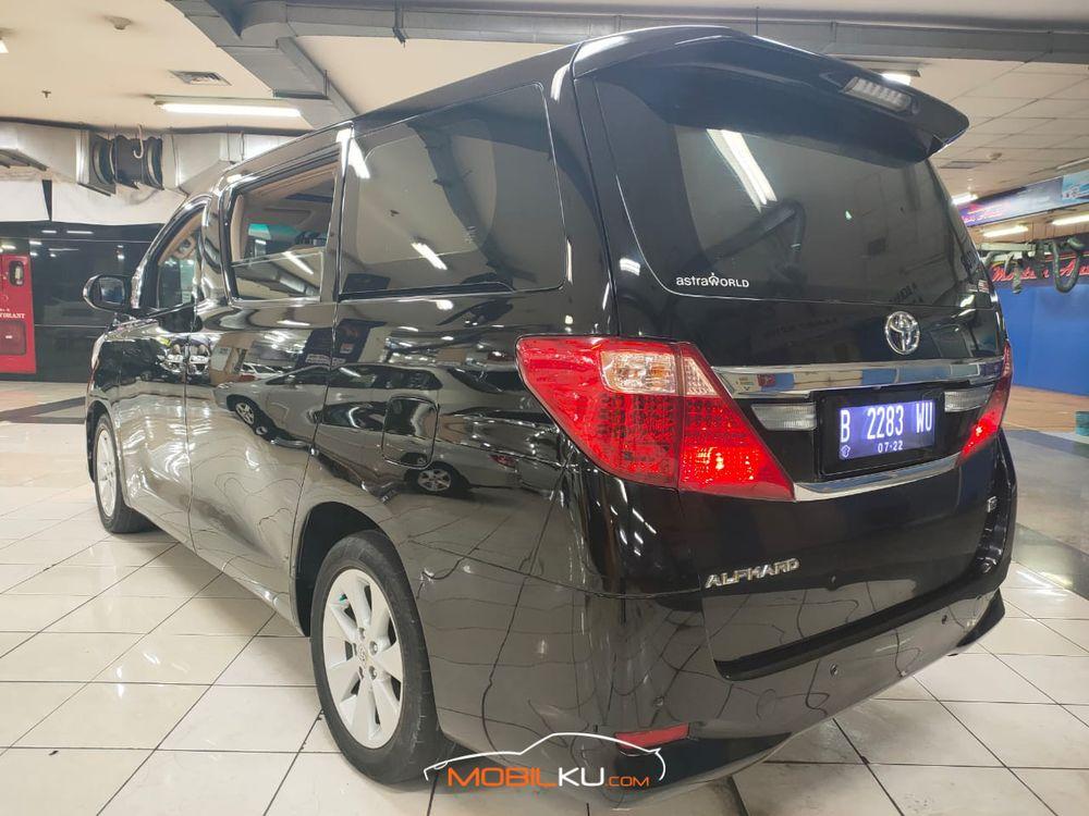 Mobil Toyota Alphard 2012