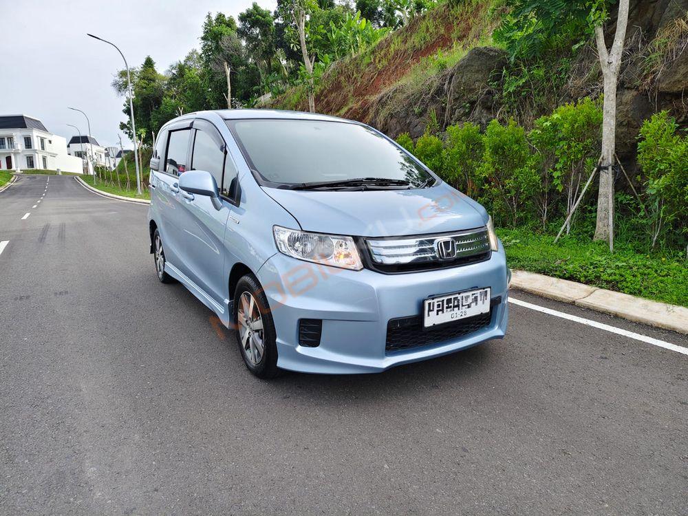 Mobil Honda Freed 2010
