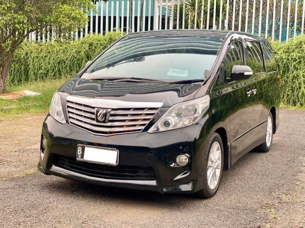 Mobil Toyota Alphard 2009