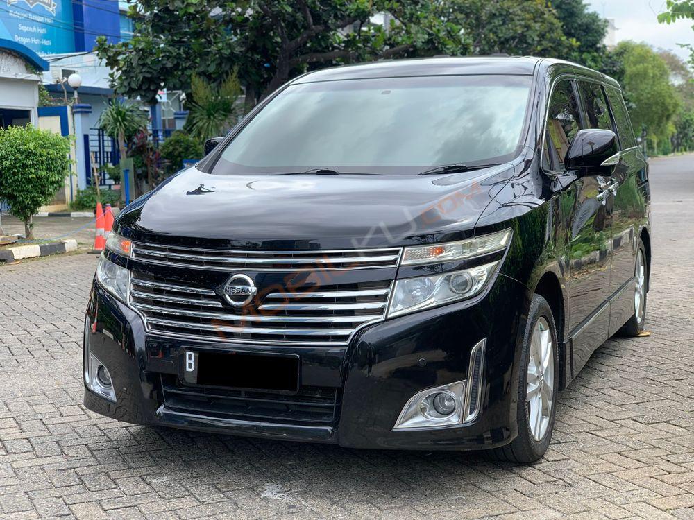Mobil Nissan Elgrand 2011