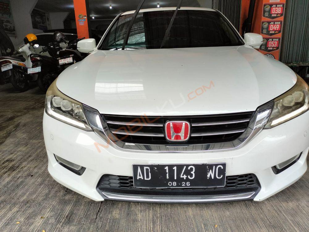 Mobil Honda Accord 2013