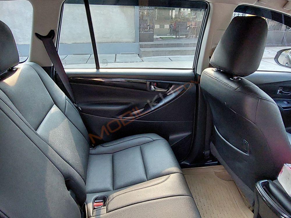 Mobil Toyota Kijang Innova 2018