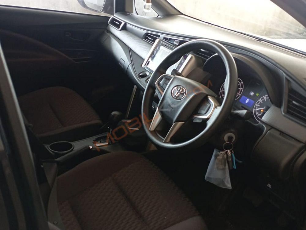 Mobil Toyota Kijang Innova 2021