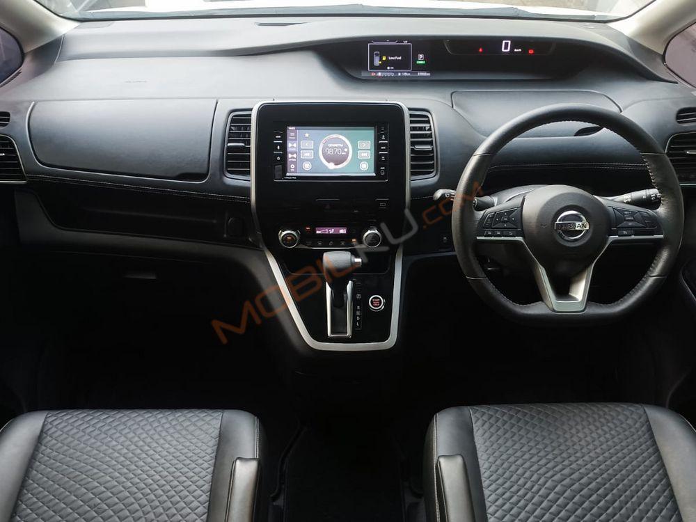 Mobil Nissan Serena 2019