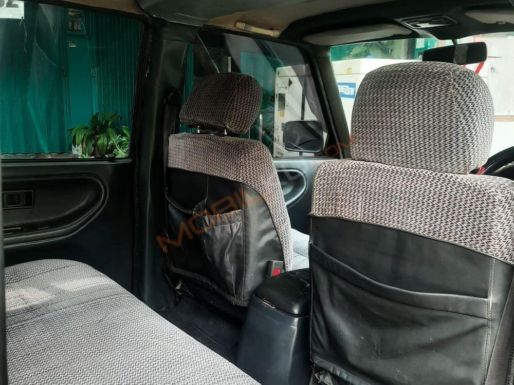 Mobil Toyota Kijang 1996