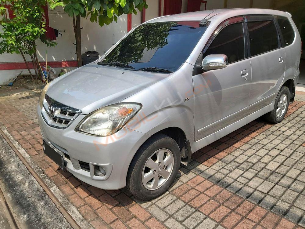 Mobil Toyota Avanza 2011