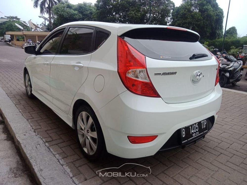 Mobil Hyundai Avega 2014