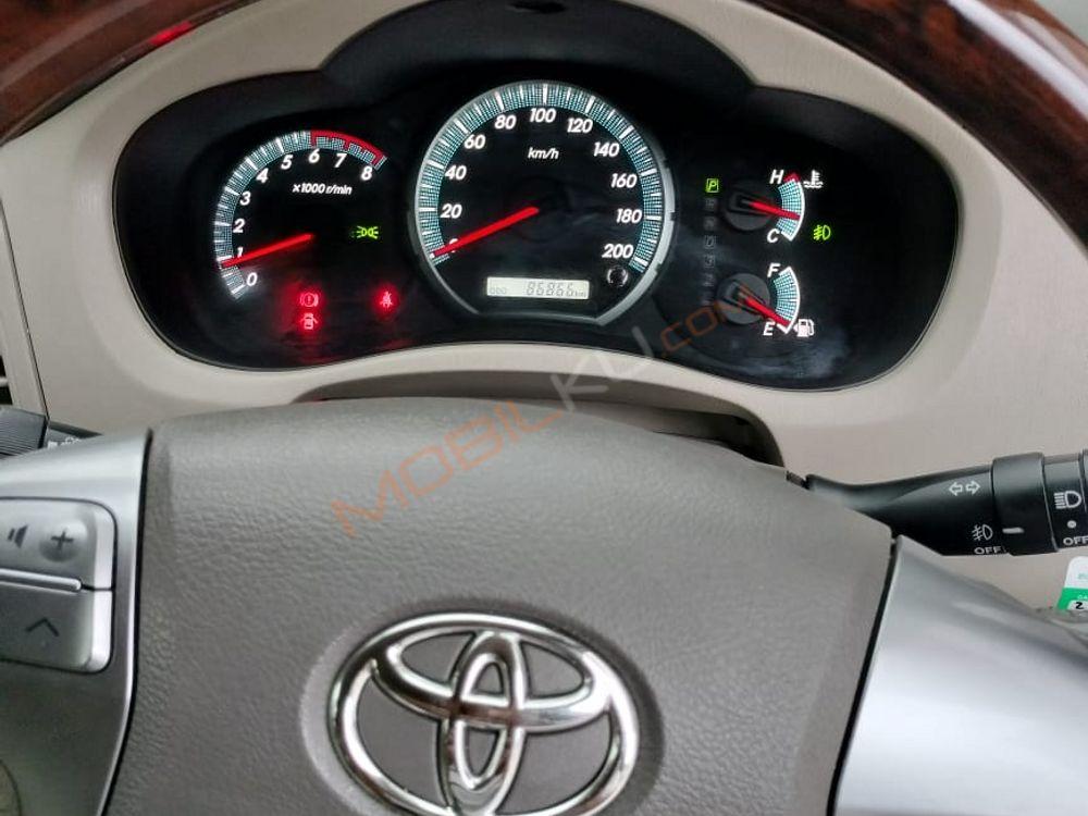 Mobil Toyota Kijang Innova 2014