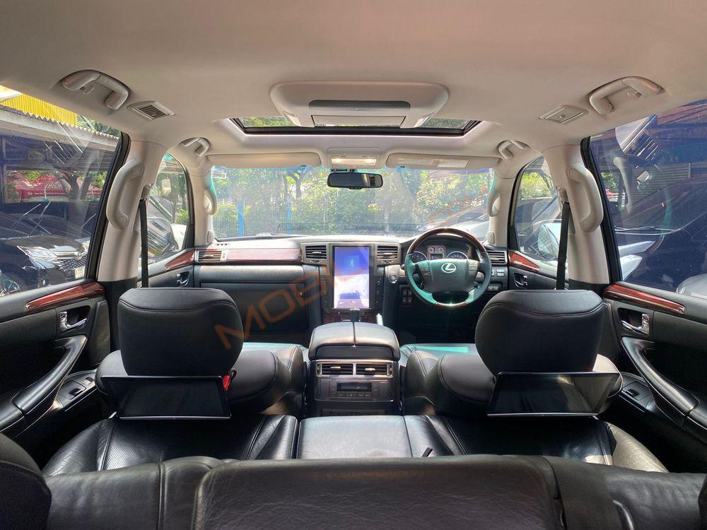 Mobil Lexus LX 2011