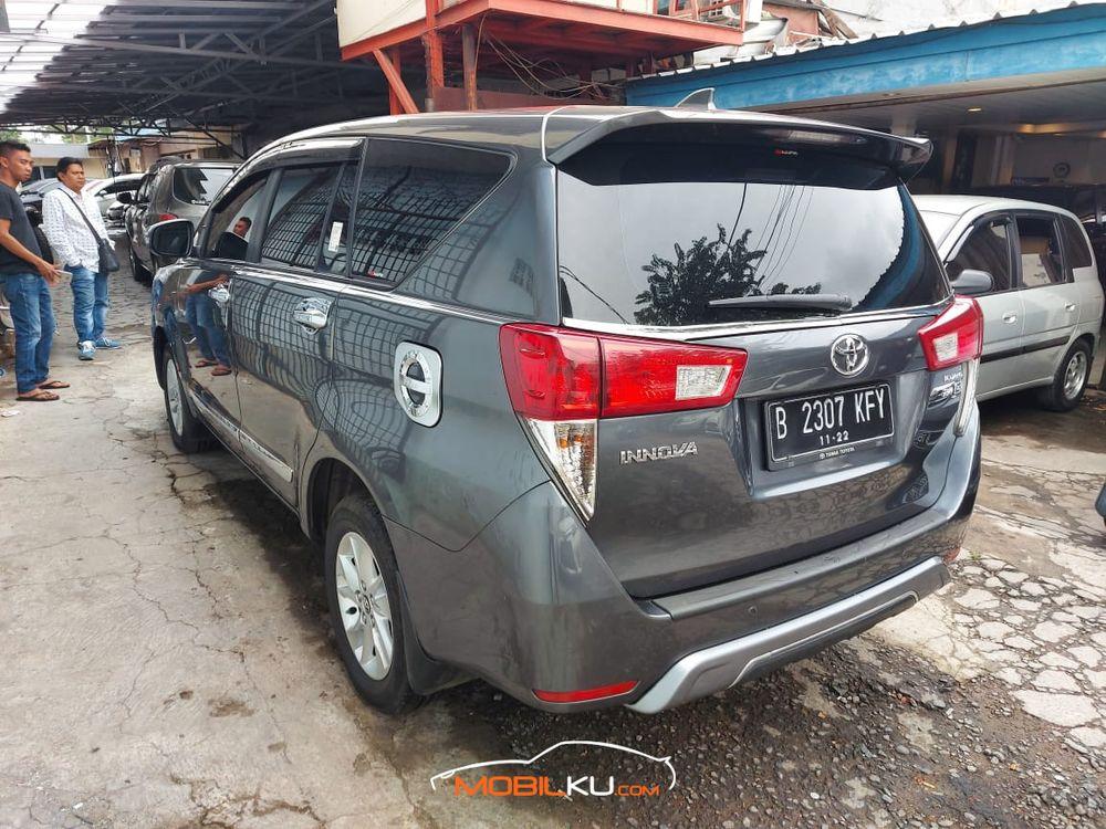 Mobil Toyota Kijang Innova 2017