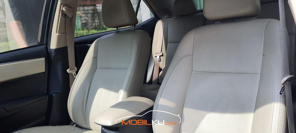 Mobil Toyota Corolla 2016