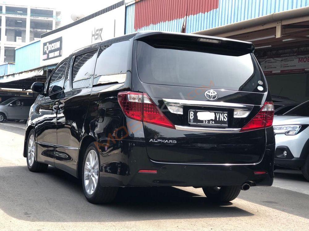 Mobil Toyota Alphard 2009