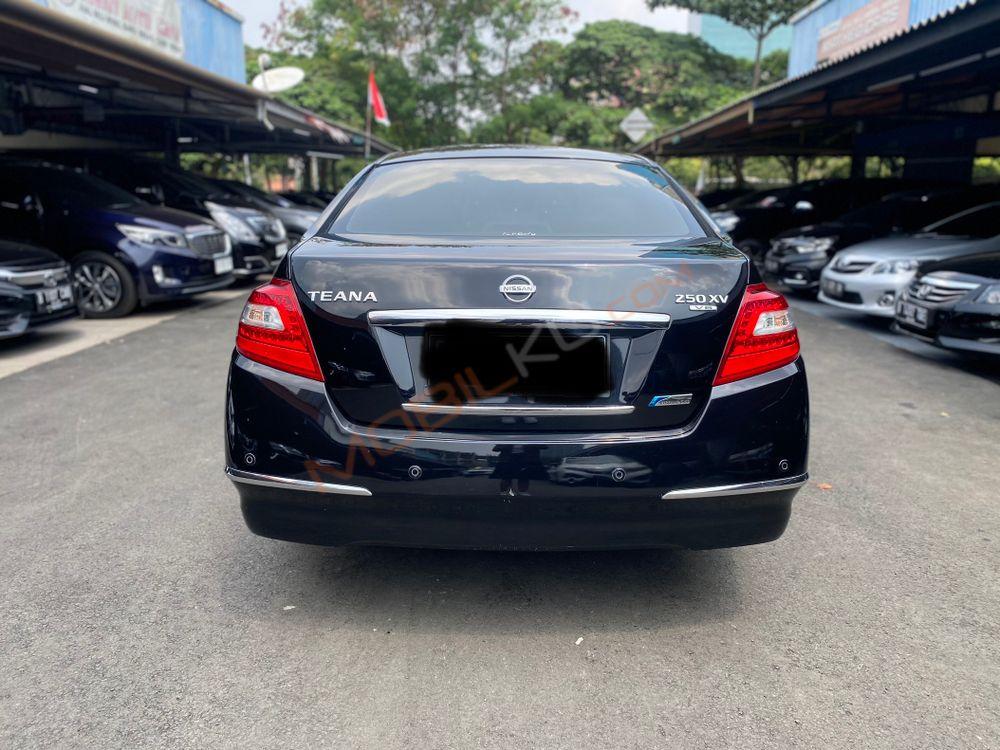 Mobil Nissan Teana 2010