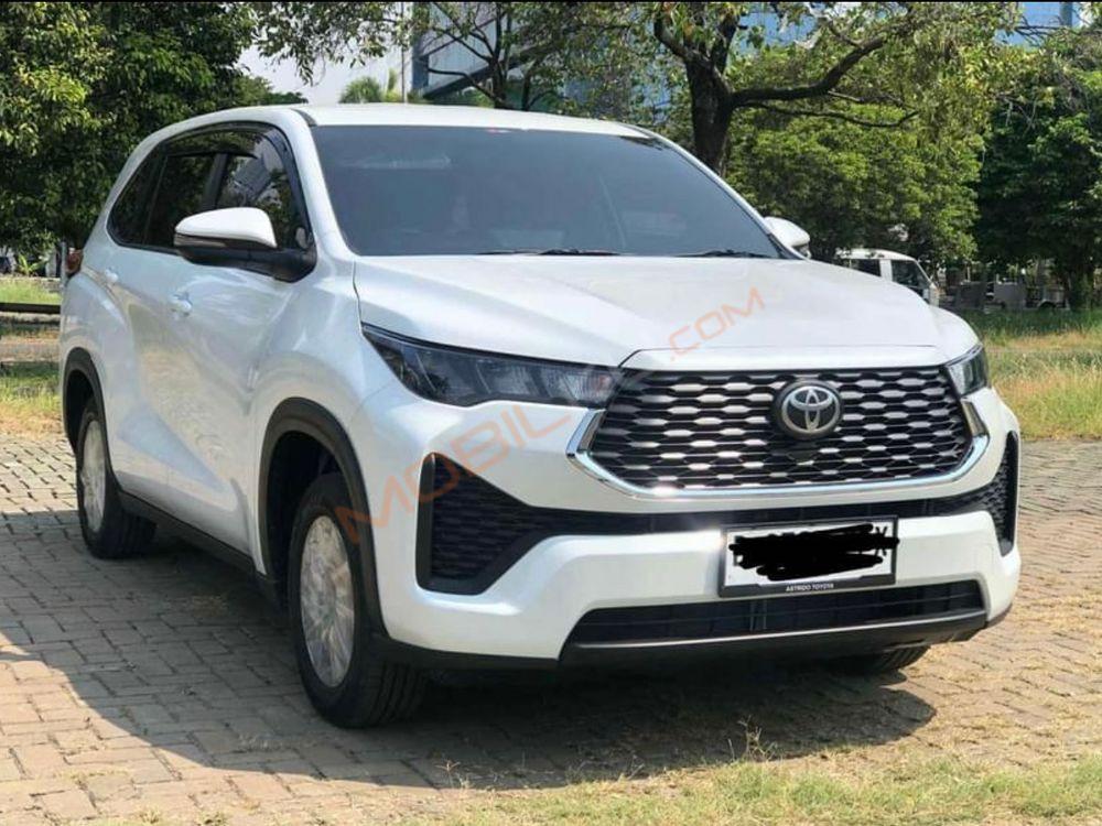 Mobil Toyota Kijang Innova 2023
